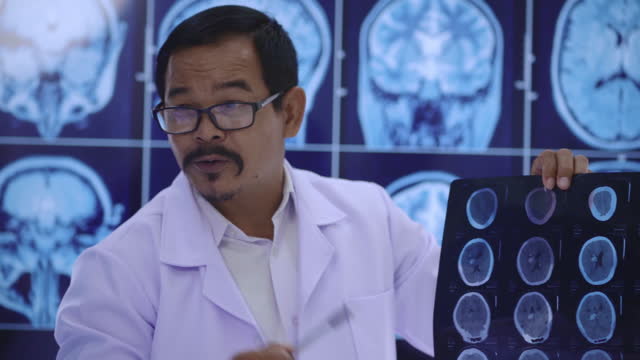 帕金森病的腦部手術(shù)：類型、恢復(fù)和風(fēng)險(xiǎn)