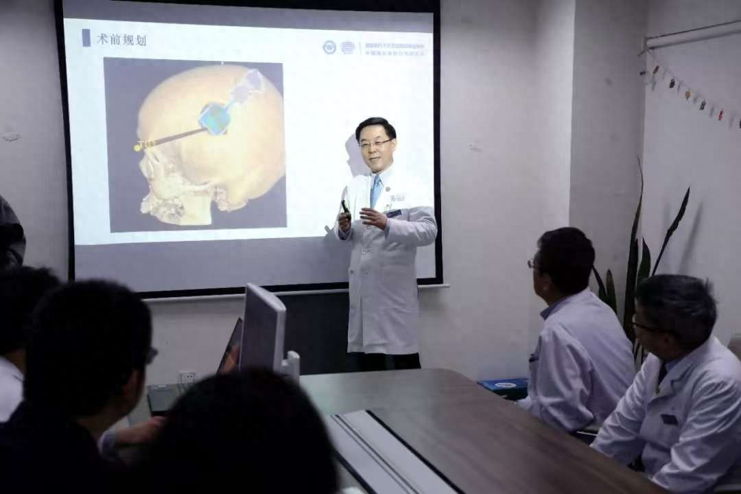 全球首例無線植入式中文語言腦機接口，成功幫助因漸凍癥導致失語的患者重建交流能力